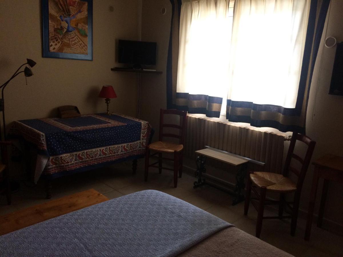 Chambre Dans Villa Charmante Vallabregues ภายนอก รูปภาพ