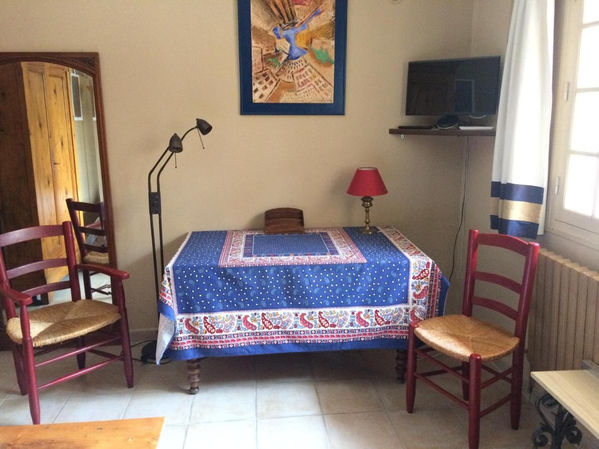 Chambre Dans Villa Charmante Vallabregues ภายนอก รูปภาพ